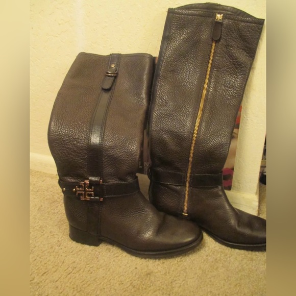 STUNNING Tory Burch Brown Elina Pebbled Leather Logo Boots $525+! SOLD OUT. - Picture 7 of 12